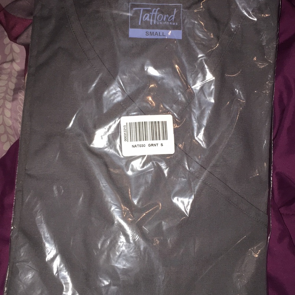 Tafford scrub top